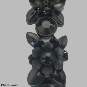 Vera Wang (NWOT) black faux jewel flower bracelet